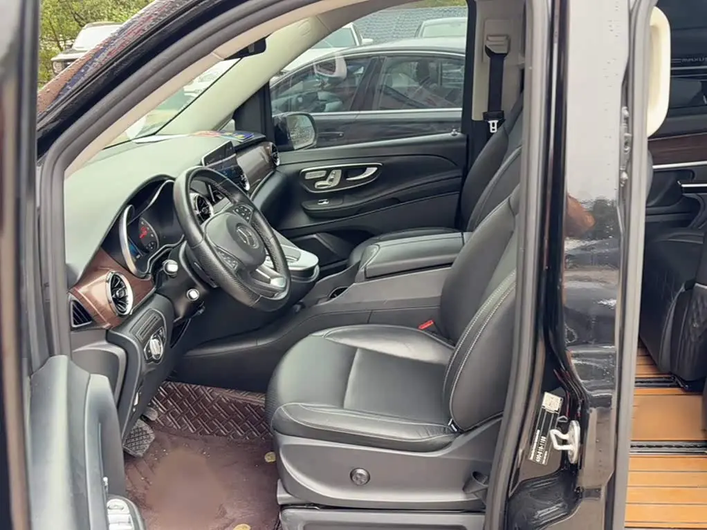 Mercedes-Benz V-Class 2022 — Фото 11/17