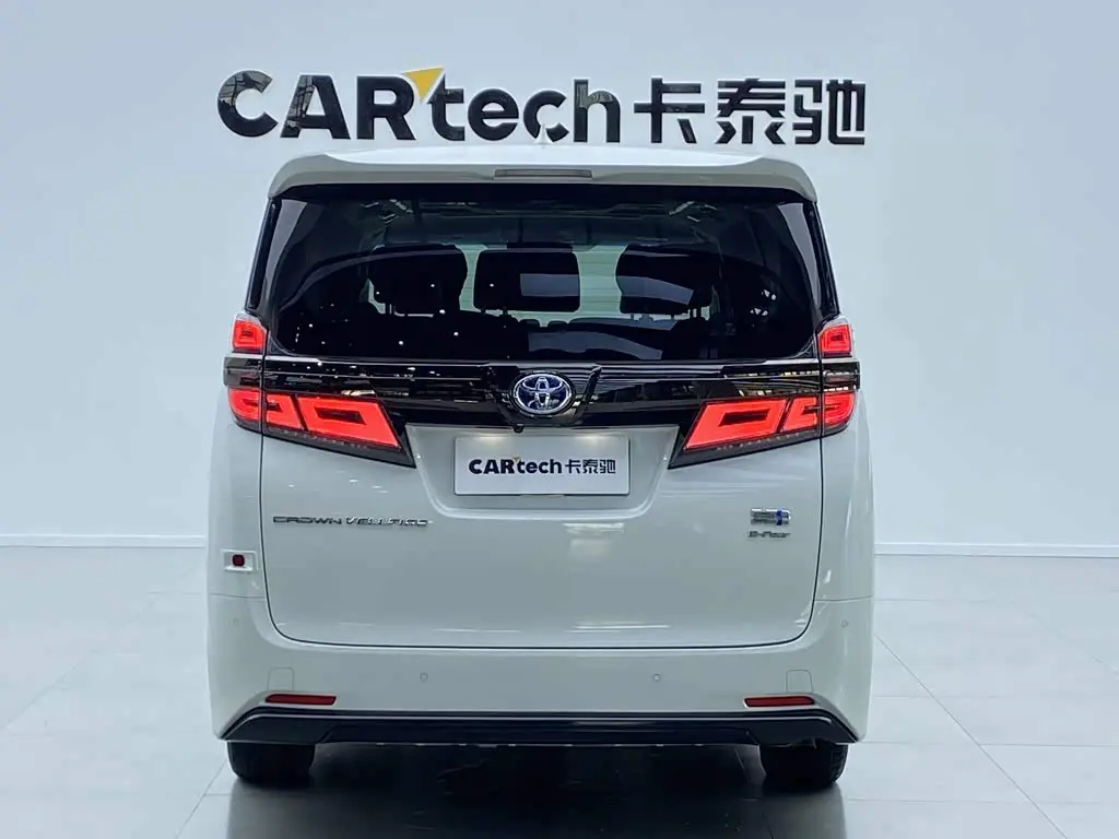 Toyota Vellfire 2023 — Photo 4/20