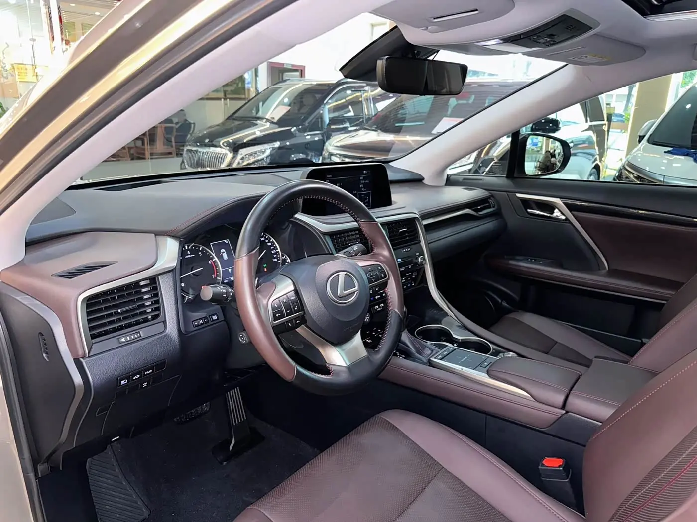 Lexus RX 2021 — Photo 7/18