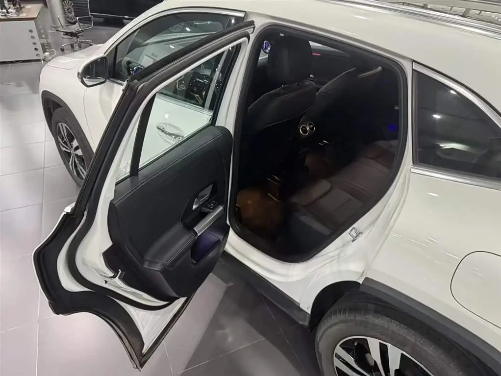 Mercedes-Benz GLA 2023 — Фото 13/20