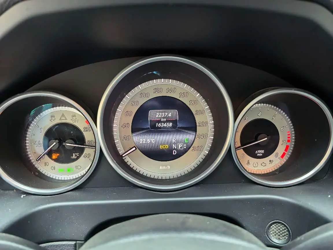 Mercedes-Benz E-Class 2015 — Фото 17/20