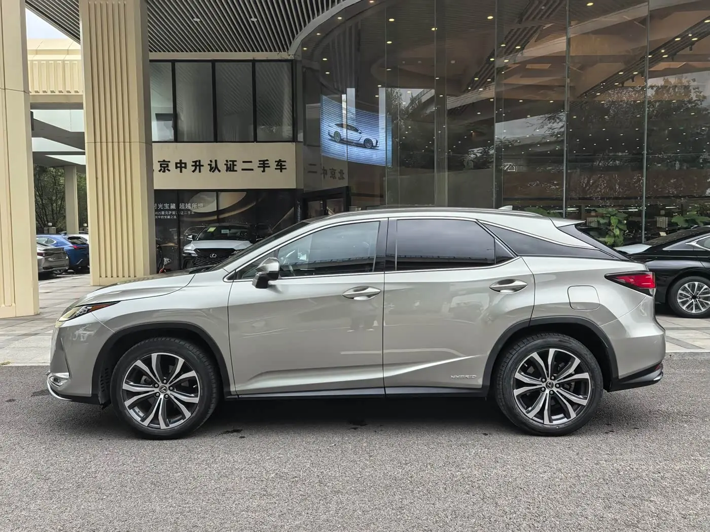 Lexus RX 2022 — Photo 3/9