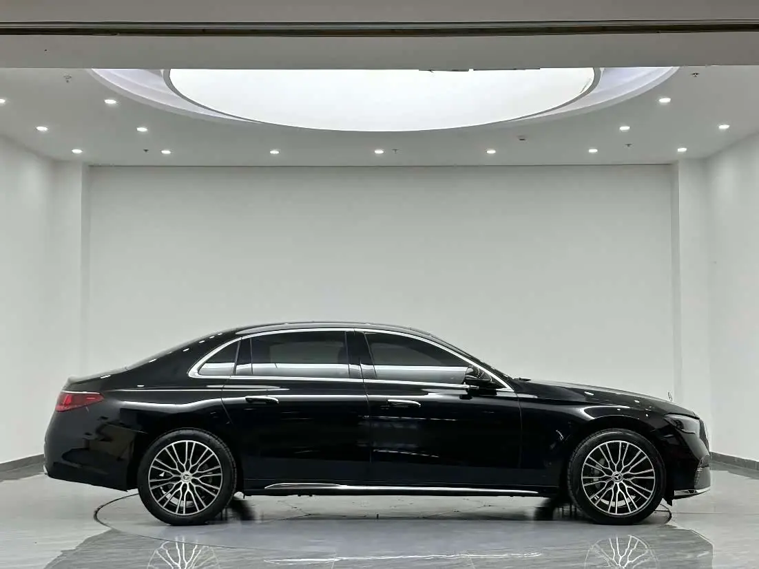 Mercedes-Benz E-Class 2025 — Фото 2/20
