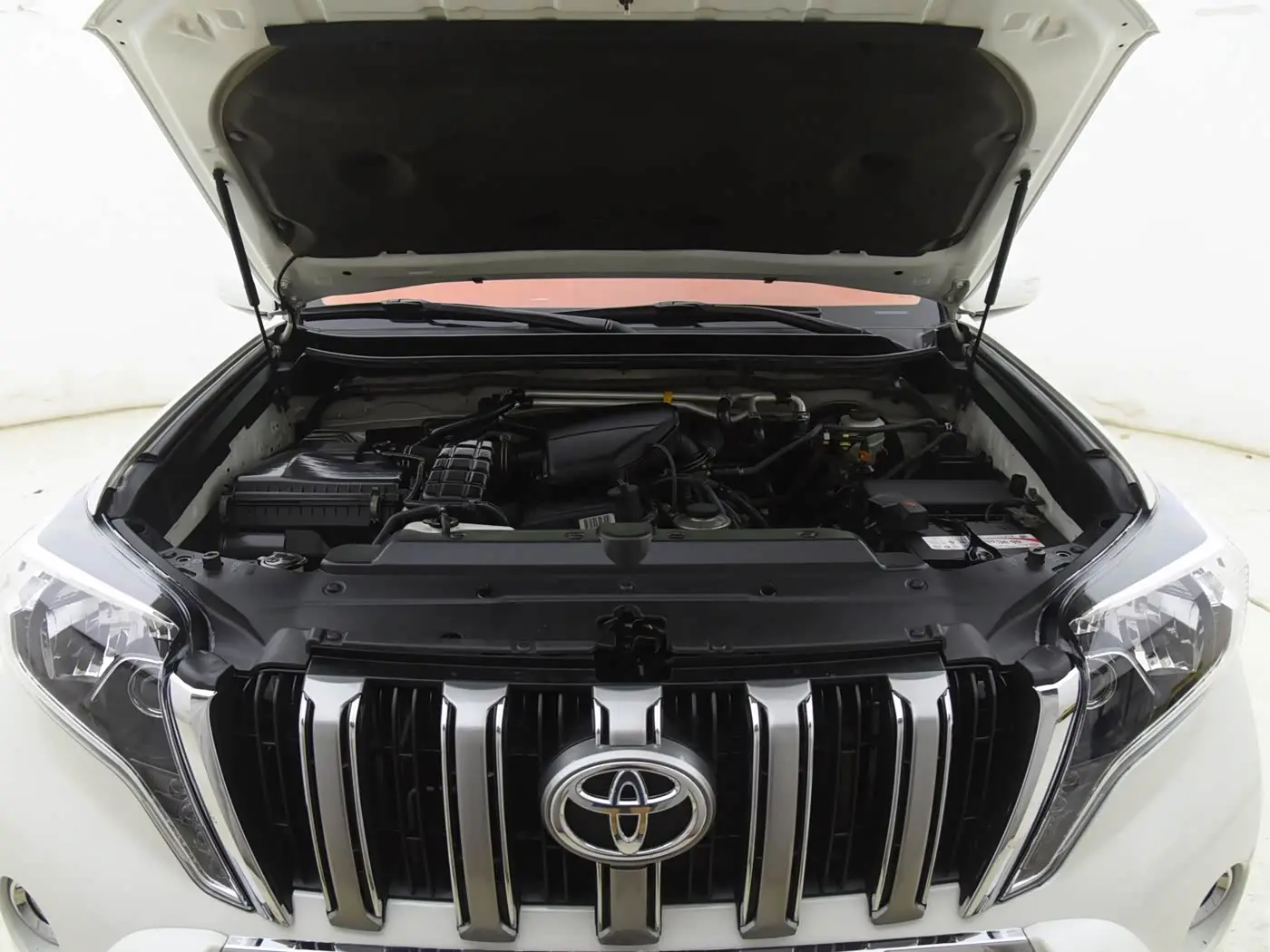 Toyota Prado 2012 — Photo 15/15