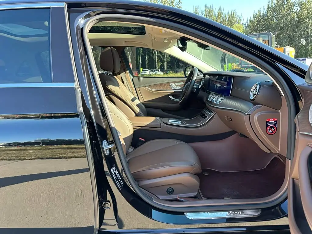 Mercedes-Benz E-Class 2023 — Photo 15/20