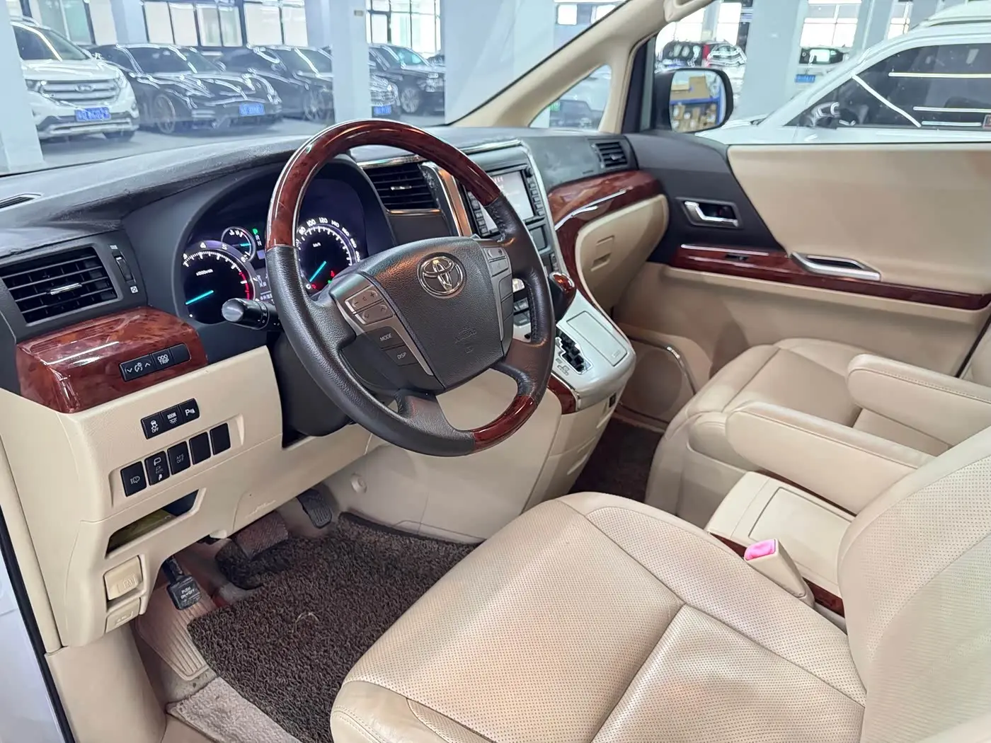 Toyota Alphard 2011 — Şəkil 6/16