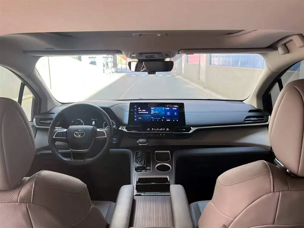 Toyota Granvia 2024 — Photo 11/14