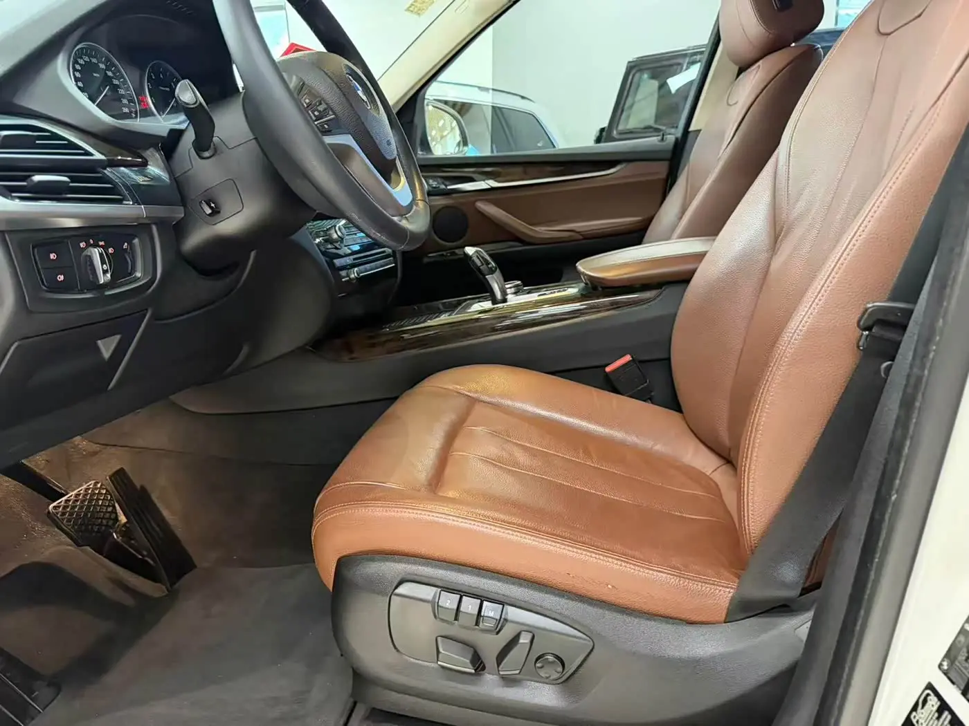 BMW X5 2015 — Фото 6/16