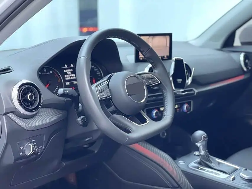 Audi Q2L 2022 — ფოტო 8/15
