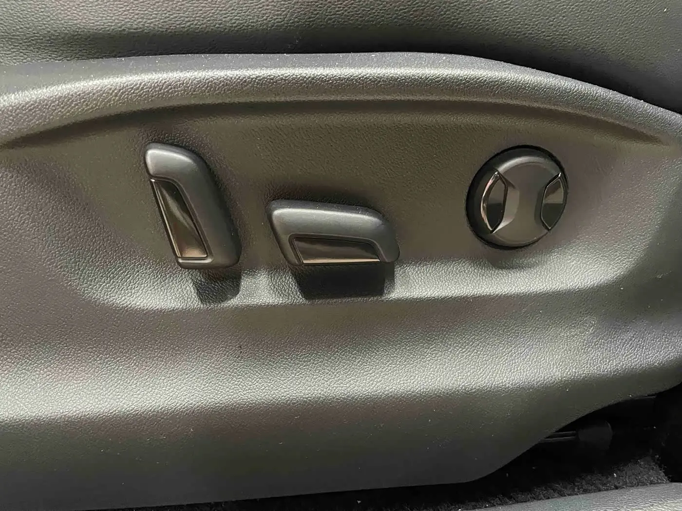 Volkswagen Tiguan L 2023 — Фото 20/20