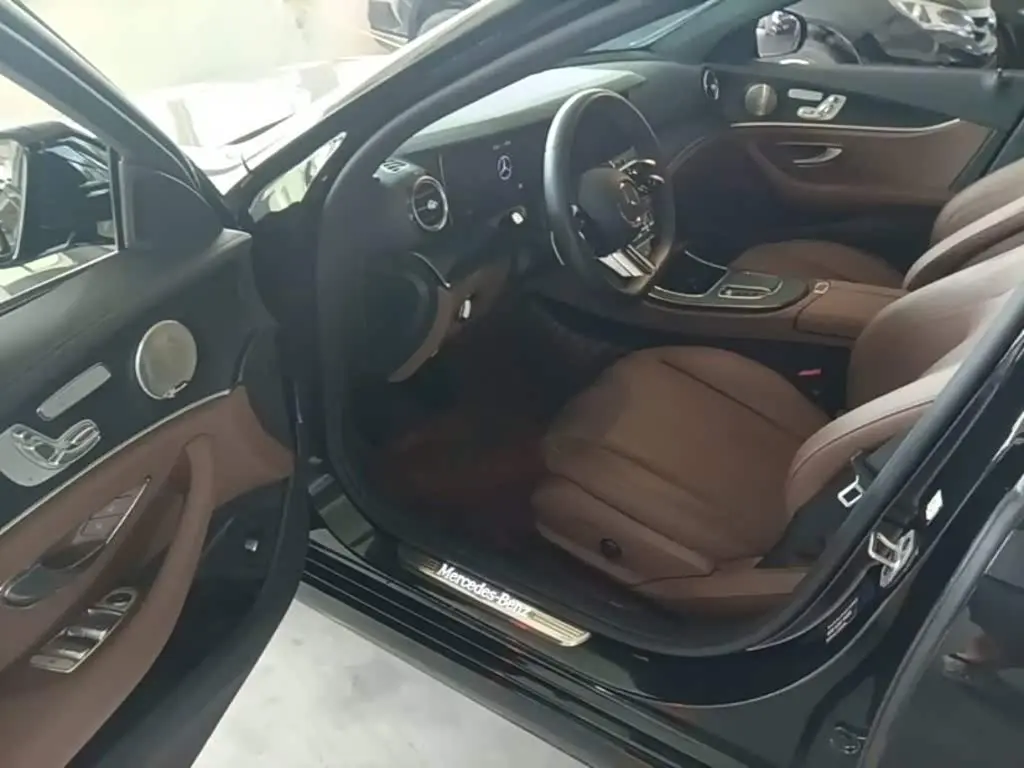 Mercedes-Benz E-Class 2023 — Photo 16/20