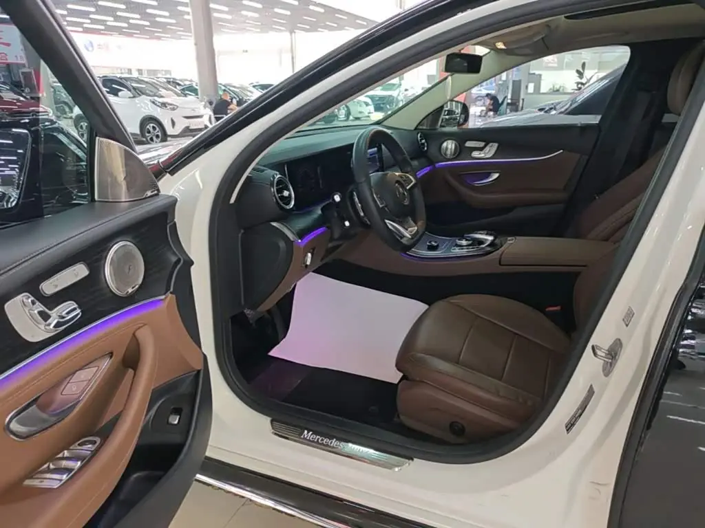 Mercedes-Benz E-Class 2018 — ფოტო 16/20