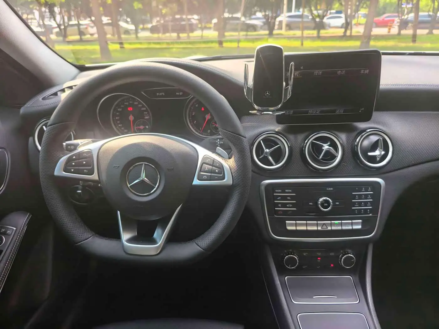 Mercedes-Benz GLA 2019 — Photo 8/16