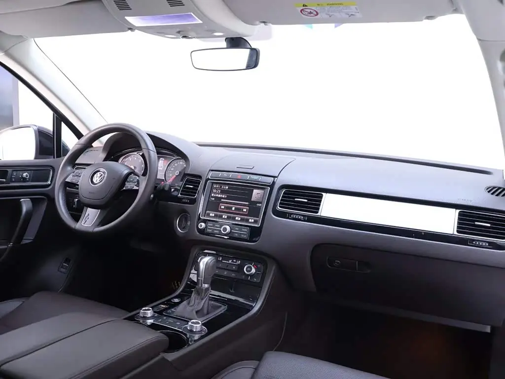 Volkswagen Touareg 2018 — Şəkil 20/20