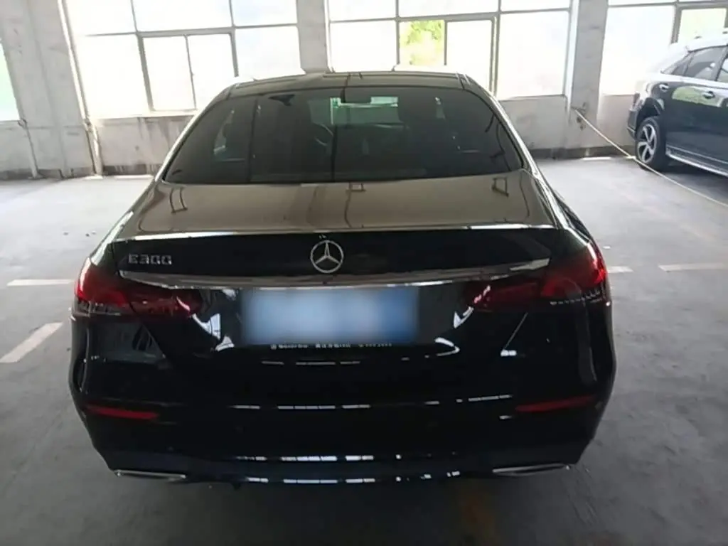 Mercedes-Benz E-Class 2023 — Photo 6/20