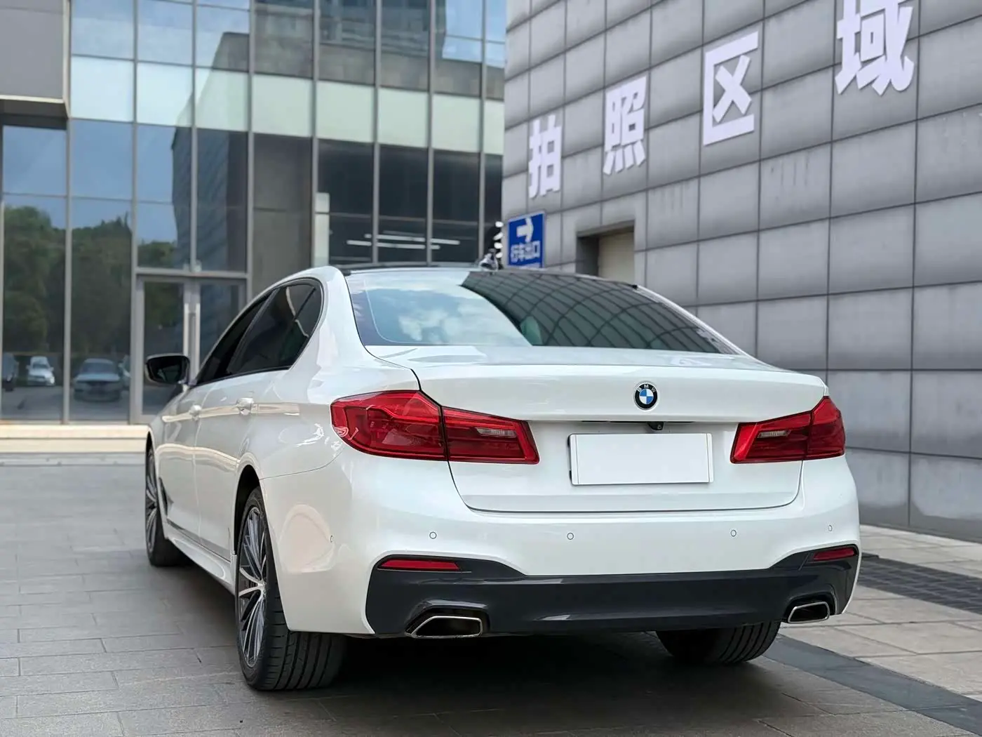 BMW 5 Series 2020 — Фото 19/20