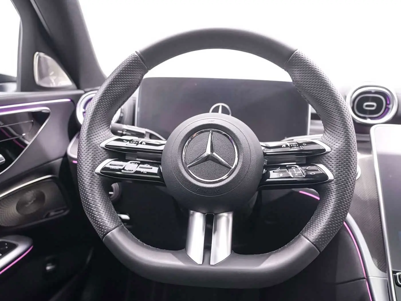 Mercedes-Benz C-Class 2024 — Photo 17/20