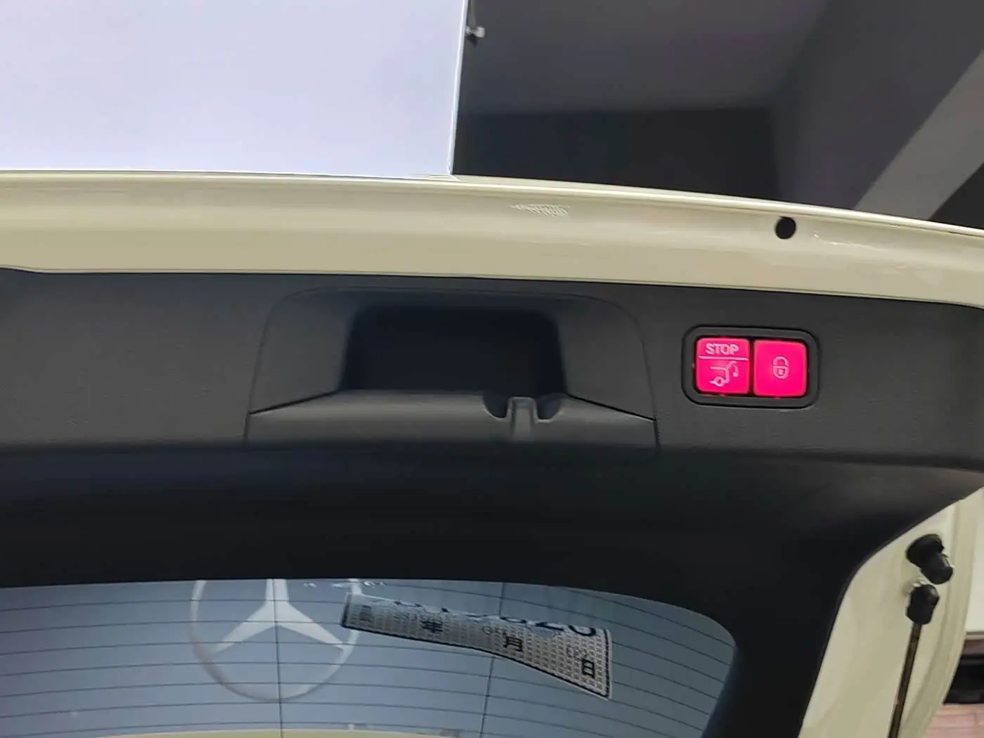 Mercedes-Benz GLC 2019 — Photo 17/20