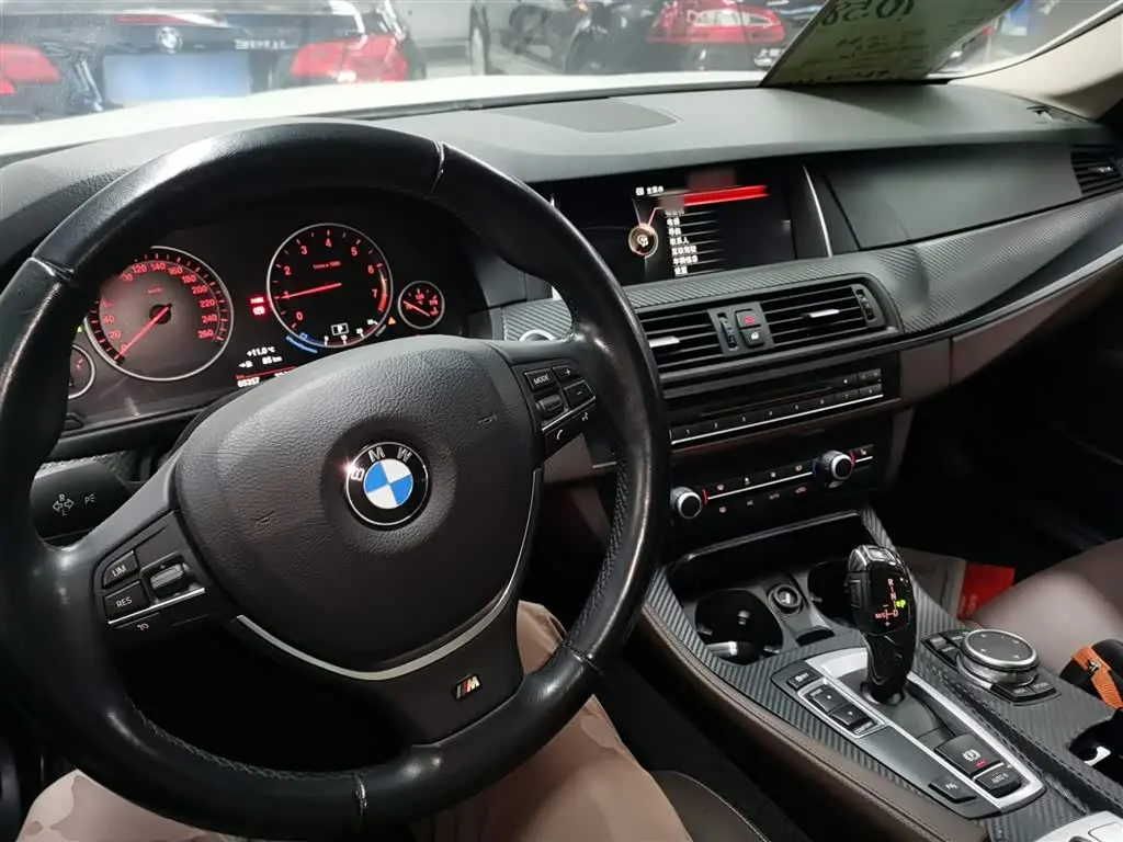 BMW 5 Series 2015 — Фото 12/20