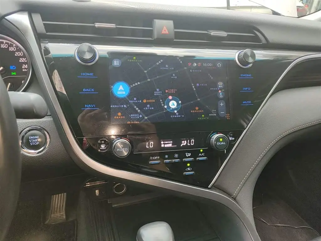 Toyota Camry 2019 — Photo 13/20