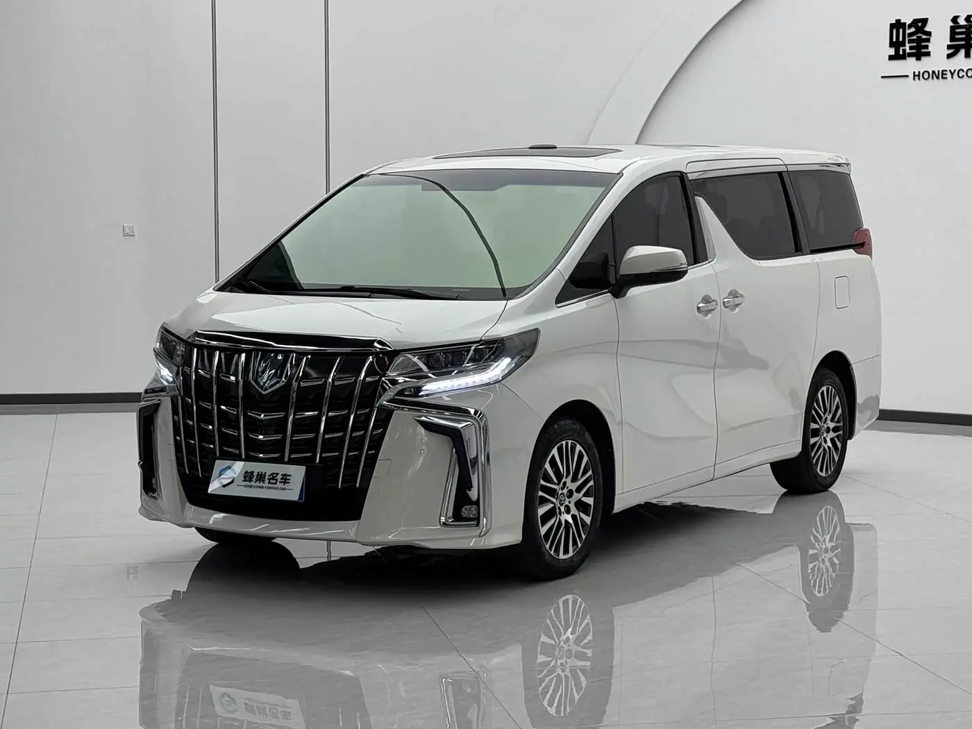 Toyota Alphard 2016 — Фото 1/16