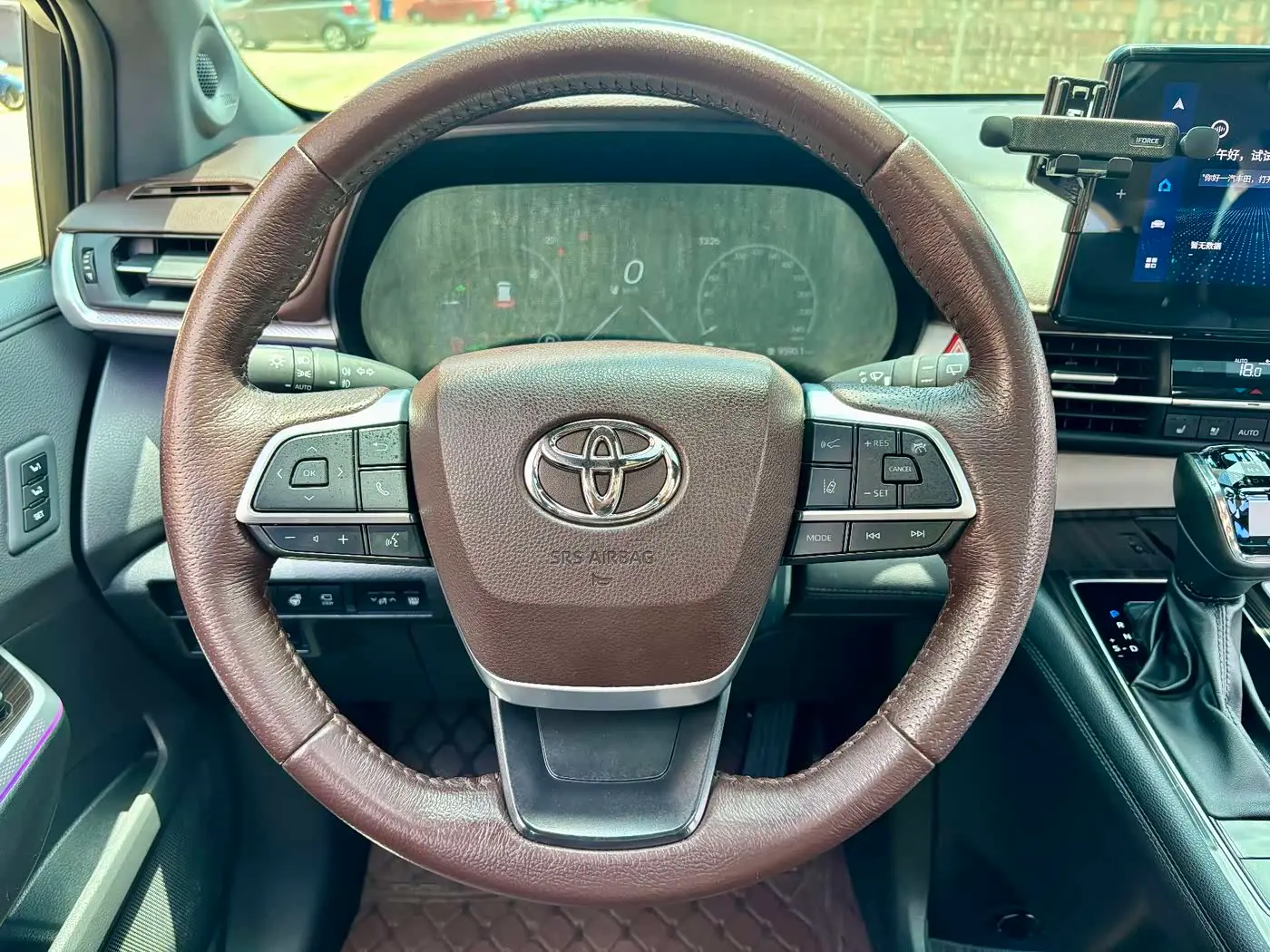 Toyota Granvia 2023 — Фото 9/16