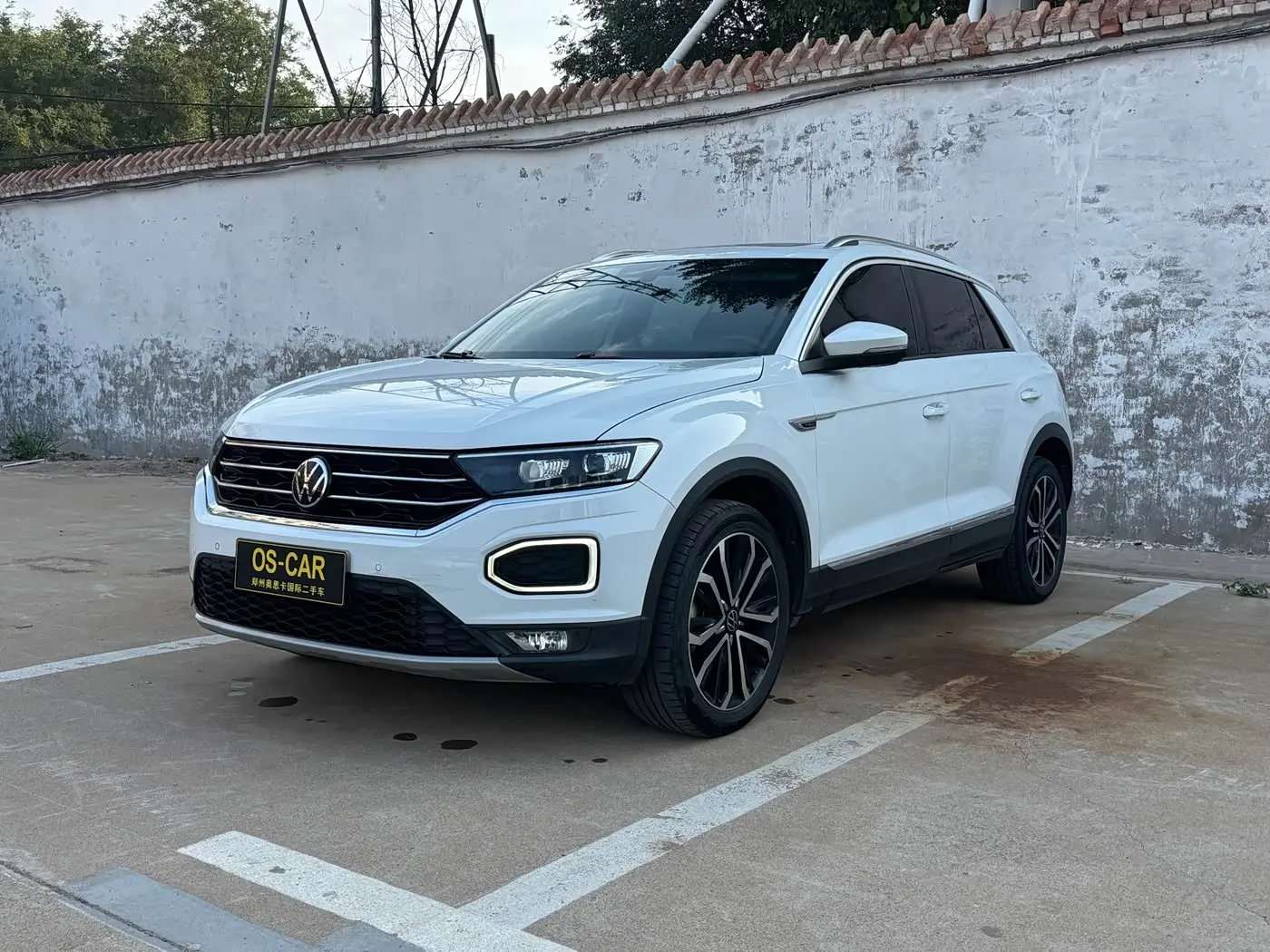 Volkswagen T-ROC 2021 — Photo 1/19