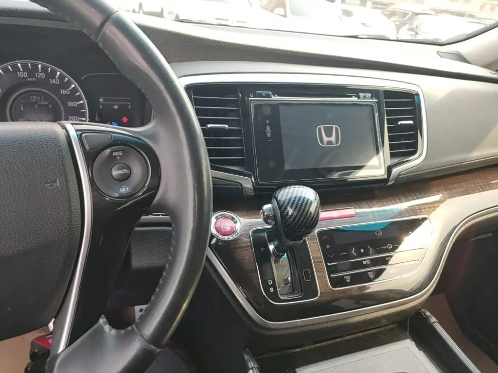 Honda Odyssey 2018 — Şəkil 10/20