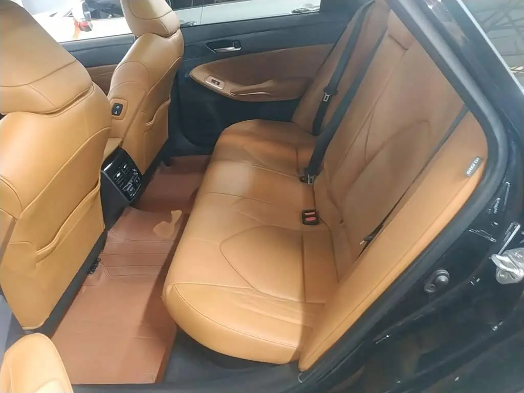Toyota Avalon 2023 — Photo 17/20