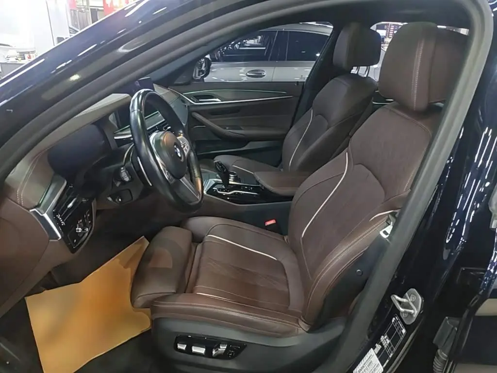 BMW 5 Series 2022 — Photo 15/20