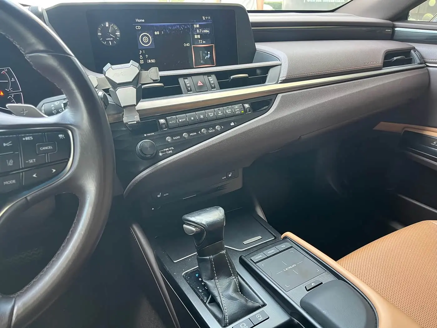 Lexus ES 2019 — Photo 15/17