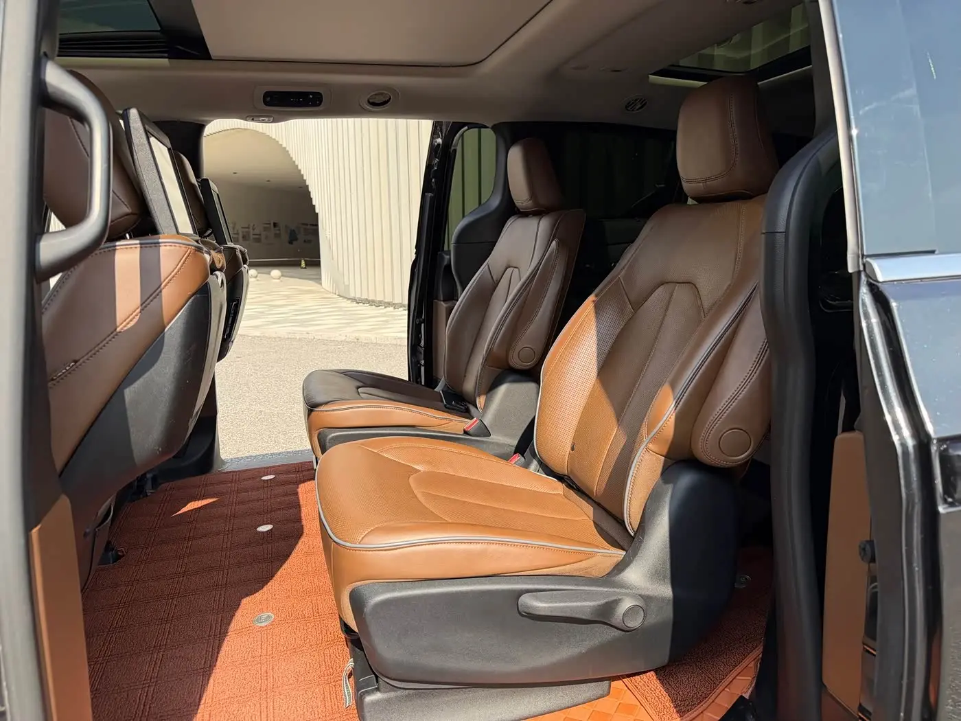 Chrysler Grand Voyager 2019 — Photo 10/17