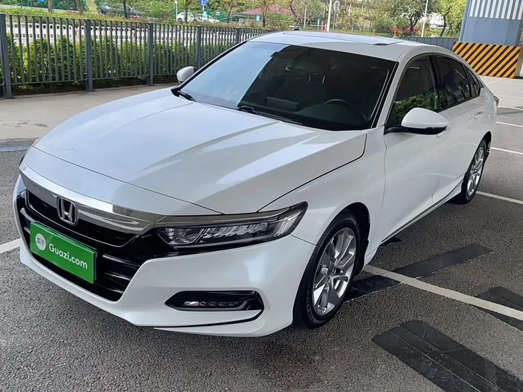 Honda Accord 2020 — Фото 1/20