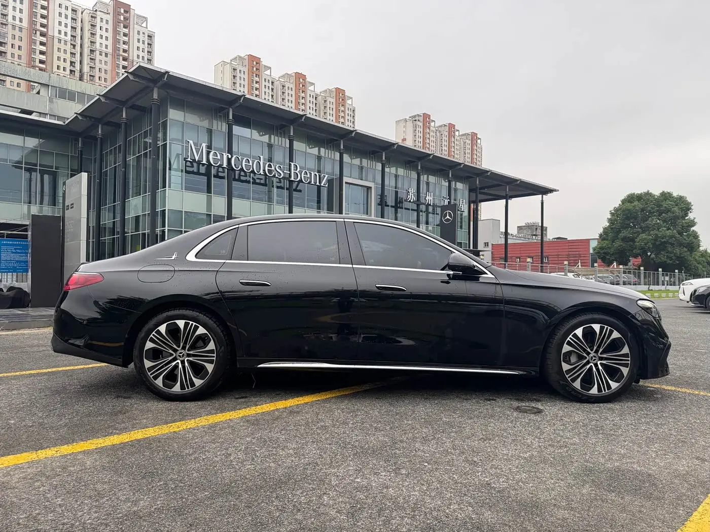 Mercedes-Benz E-Class 2024 — Photo 5/20