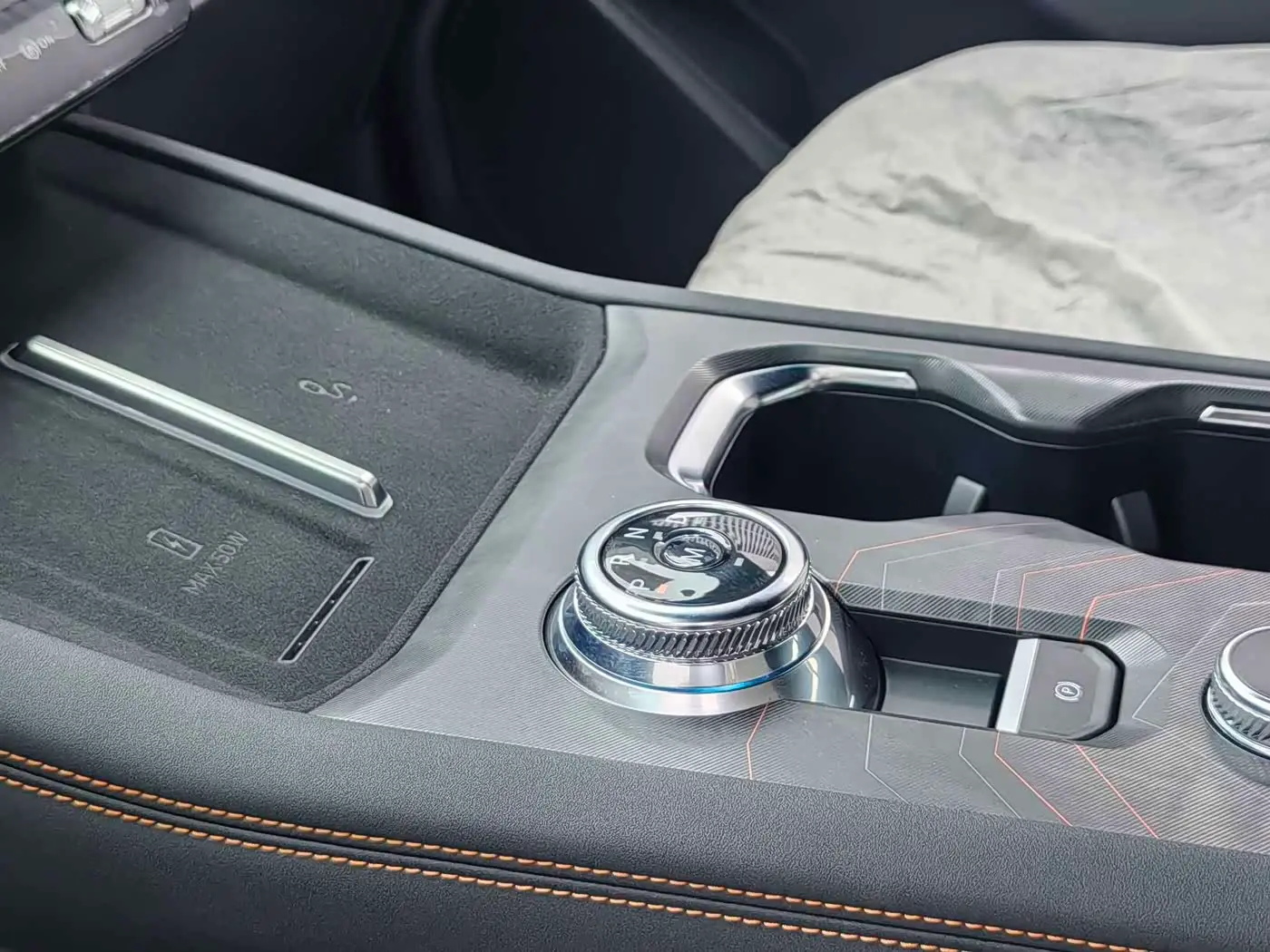 Ford Explorer 2026 — Photo 15/20