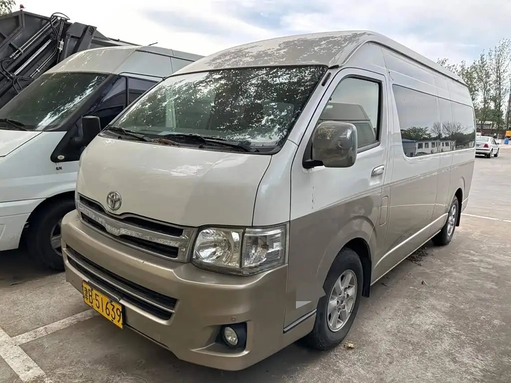 Toyota HIACE, 2013