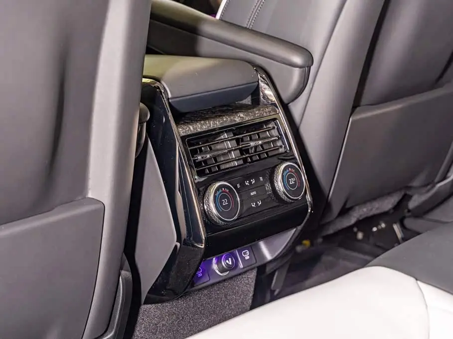 Land Rover Range Rover Sport PHEV 2024 — Photo 14/20