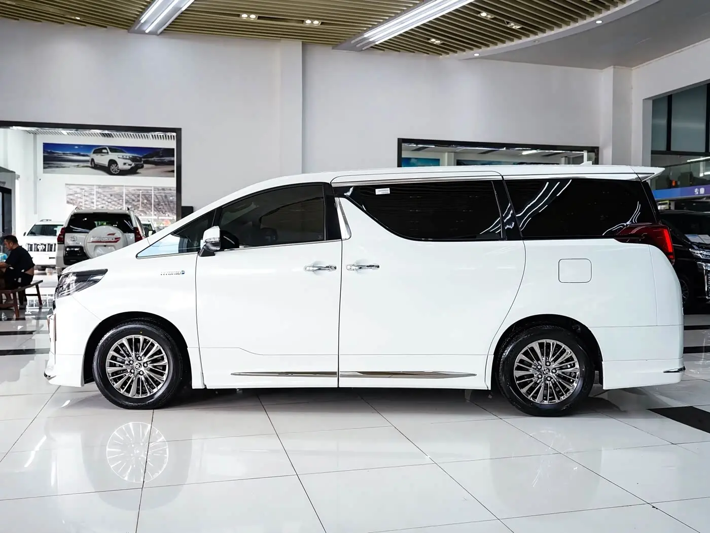 Toyota Alphard 2021 — Photo 3/19