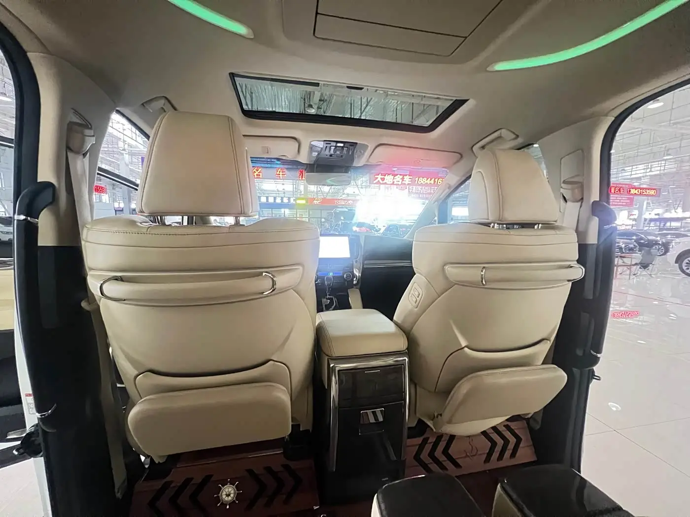Toyota Vellfire 2020 — Photo 16/20