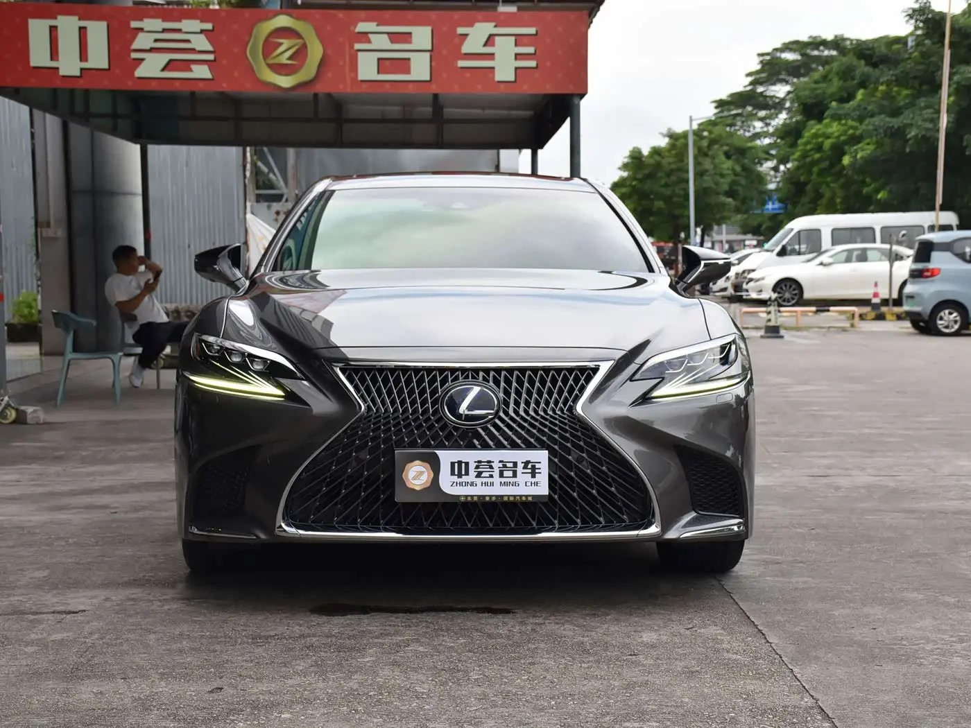 Lexus LS 2020 — Photo 2/20