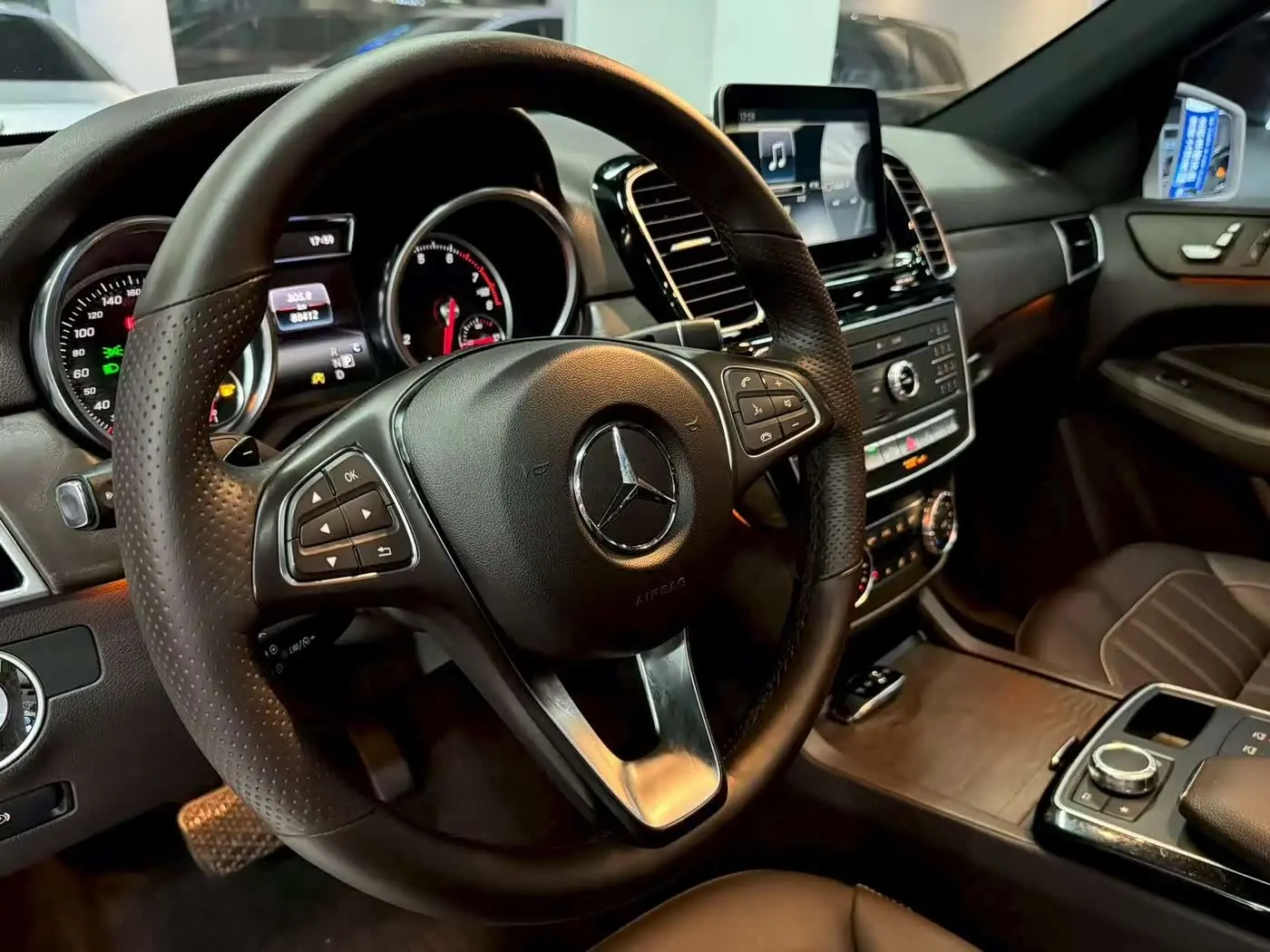 Mercedes-Benz GLE 2017 — Şəkil 7/17