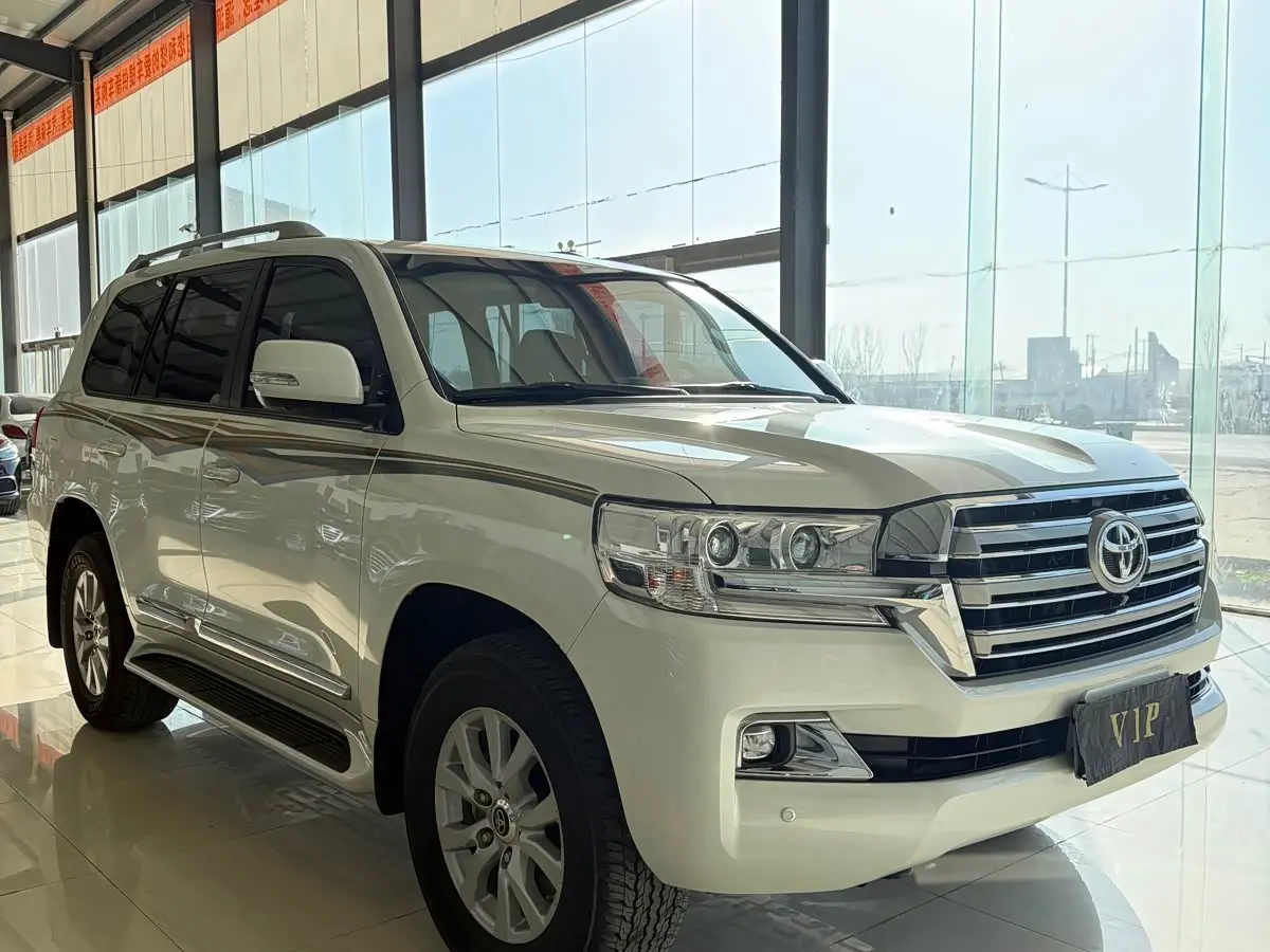 Toyota Land Cruiser 2017 — Şəkil 1/9