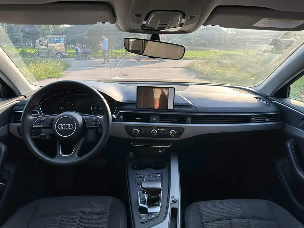 Audi A4L 2018 — Фото 10/20