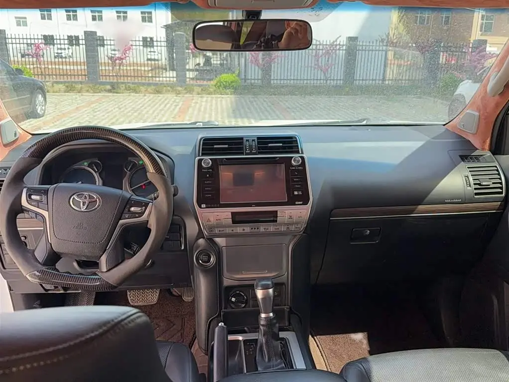 Toyota Prado 2018 — Photo 12/13
