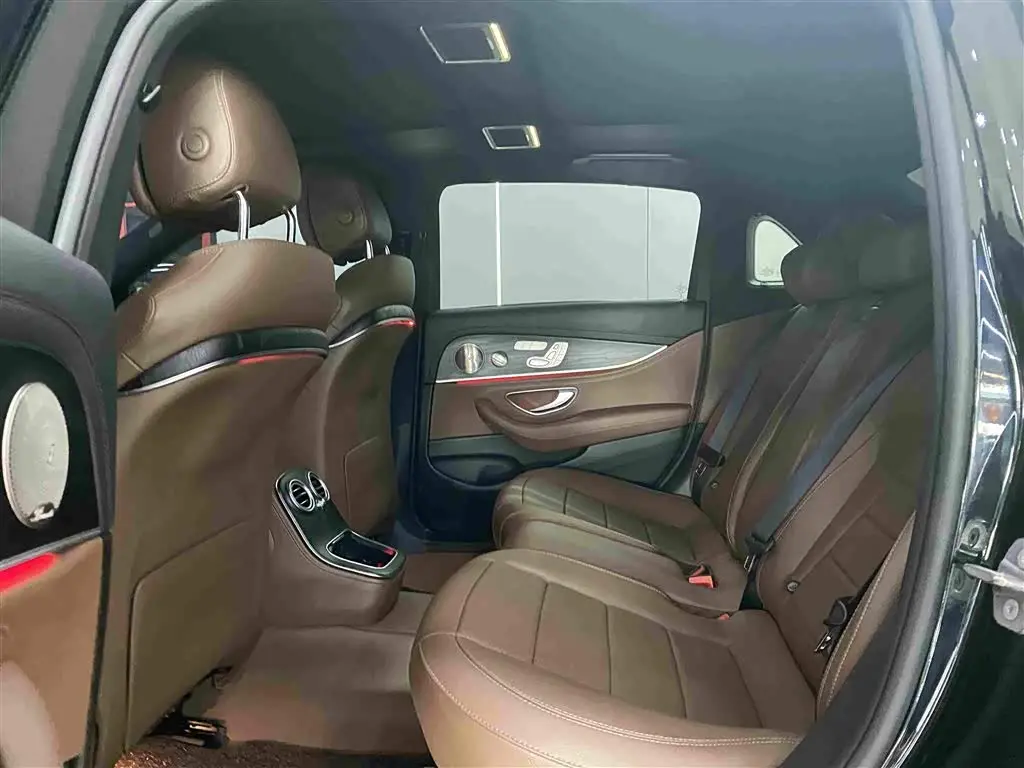 Mercedes-Benz E-Class 2023 — Şəkil 8/18