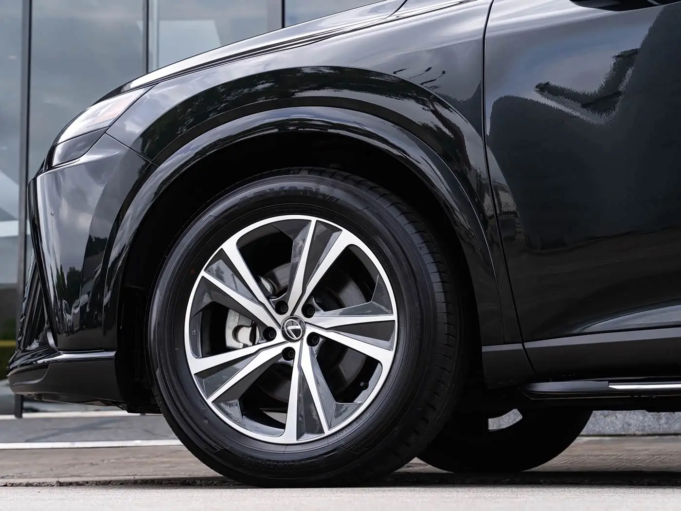 Lexus RX 2025 — Photo 8/20
