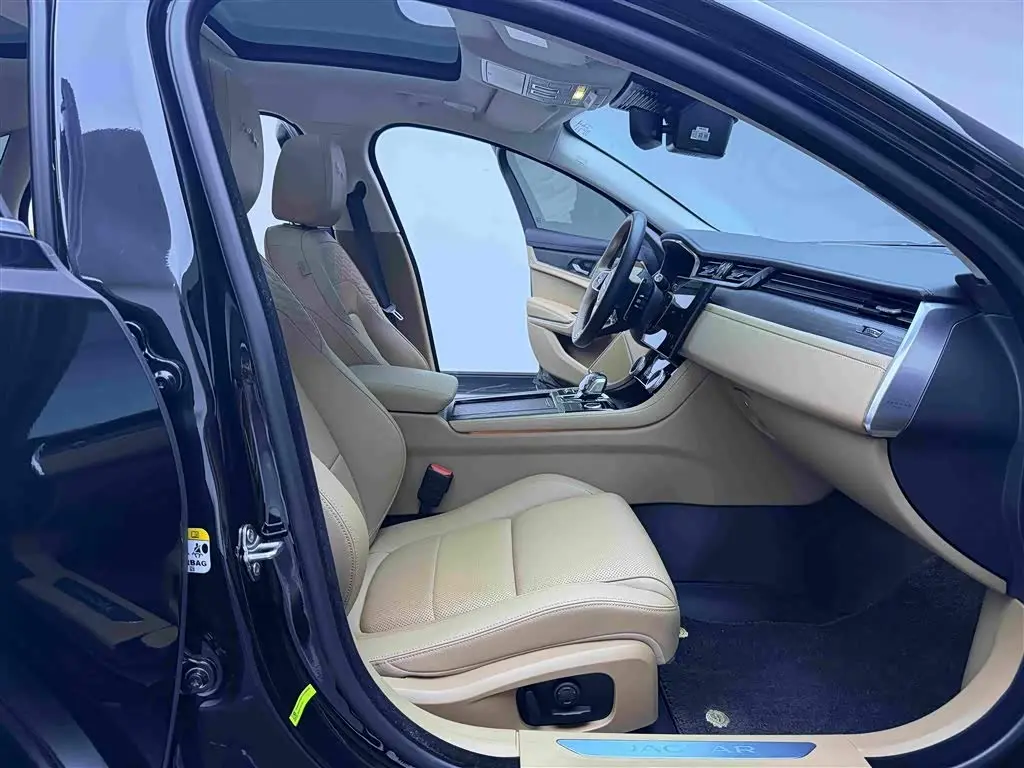 Jaguar XFL 2025 — Photo 11/20
