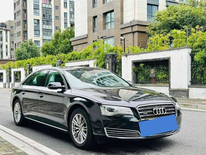 Audi A8 2013 — Photo 2/10