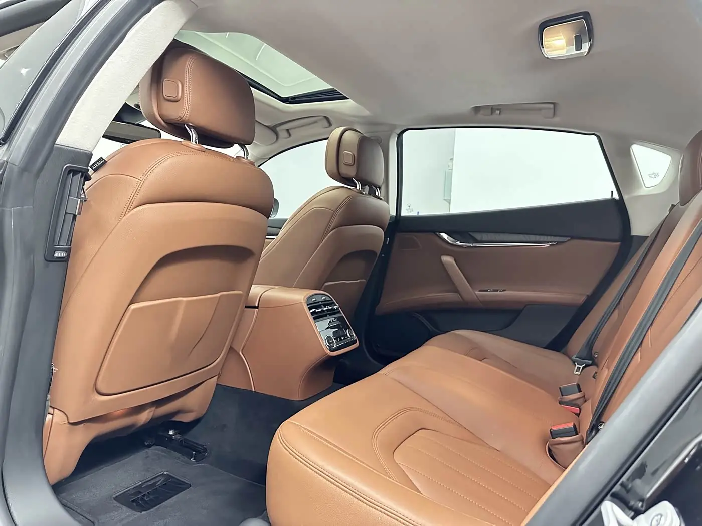 Maserati Quattroporte 2017 — Şəkil 14/20