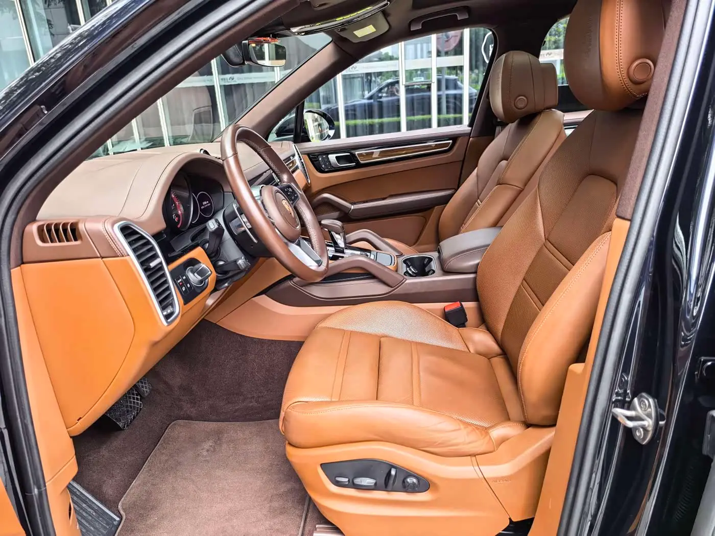 Porsche Cayenne 2023 — Photo 11/20